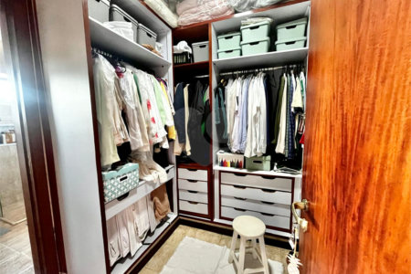 Casa à venda com 4 suítes em Vila Mazarino, Itapetininga, SP
