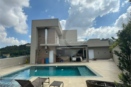 Casa à venda com 4 suítes no condomínio Itaporã, Atibaia - SP