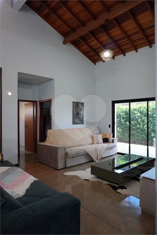 Casa à venda com 4 quartos, sendo 2 suítes, no condomínio Primavera, Salto - SP