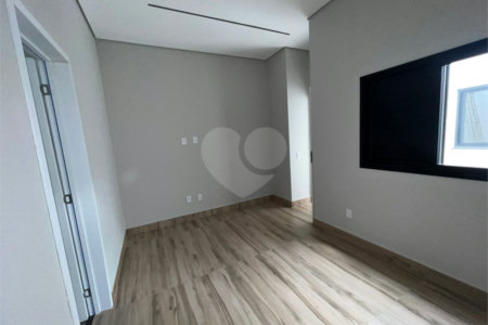 Casa à venda com 3 quartos, sendo 1 suíte, no condomínio Horto Florestal Villagio, Sorocaba - SP