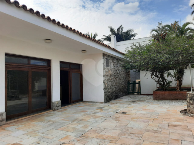 Casa Térrea à venda com 3 suítes em Interlagos, São Paulo, SP