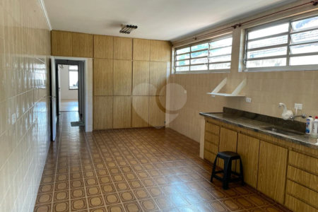 Sobrado à venda com 4 quartos, sendo 1 suíte, em Jardim Japão, São Paulo, SP