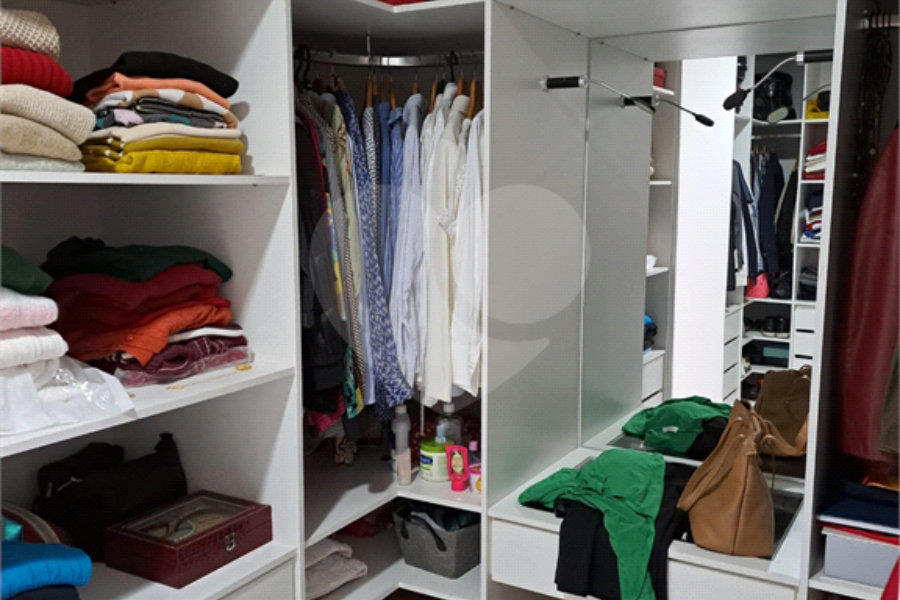 Sobrado à venda com 4 quartos, sendo 2 suítes, em Jaraguá, São Paulo, SP