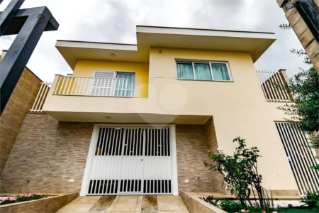 Sobrado à venda com 4 quartos, sendo 1 suíte,  em Vila Sônia, São Paulo, SP