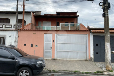 Sobrado à venda com 3 quartos, sendo 1 suíte, em Jardim dos Ipês, Suzano, SP