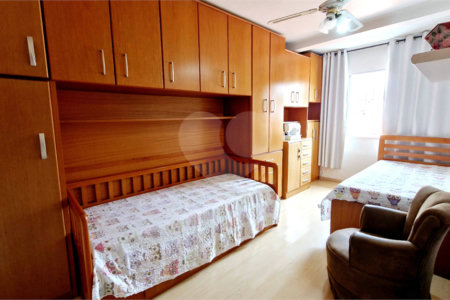 Sobrado à venda com 3 quartos, sendo 1 suíte, em Alto da Boa Vista, São Paulo, SP