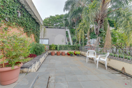 Casa à venda com 4 quartos, sendo 3 suítes,  em Alto da Boa Vista, São Paulo, SP