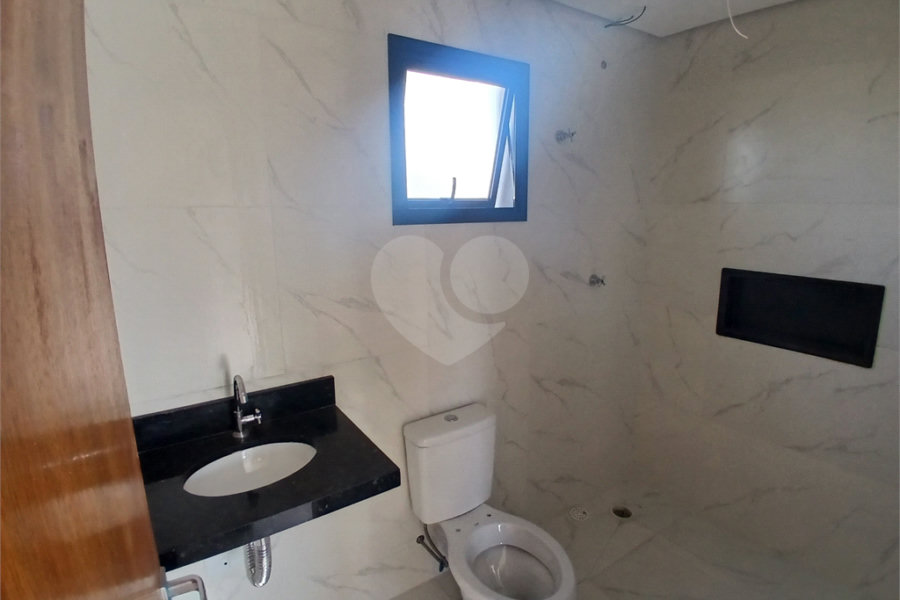 Casa à venda com 2 quartos, sendo 1 suíte, no condomínio Sintra, São Paulo - SP