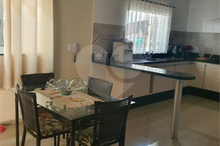 Casa à venda com 3 quartos, sendo 1 suíte, no Centro, Araraquara, SP