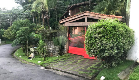 Casa à venda com 3 quartos, sendo 1 suíte,  no condomínio Associação Reserva das Hortênsias, Mairiporã - SP