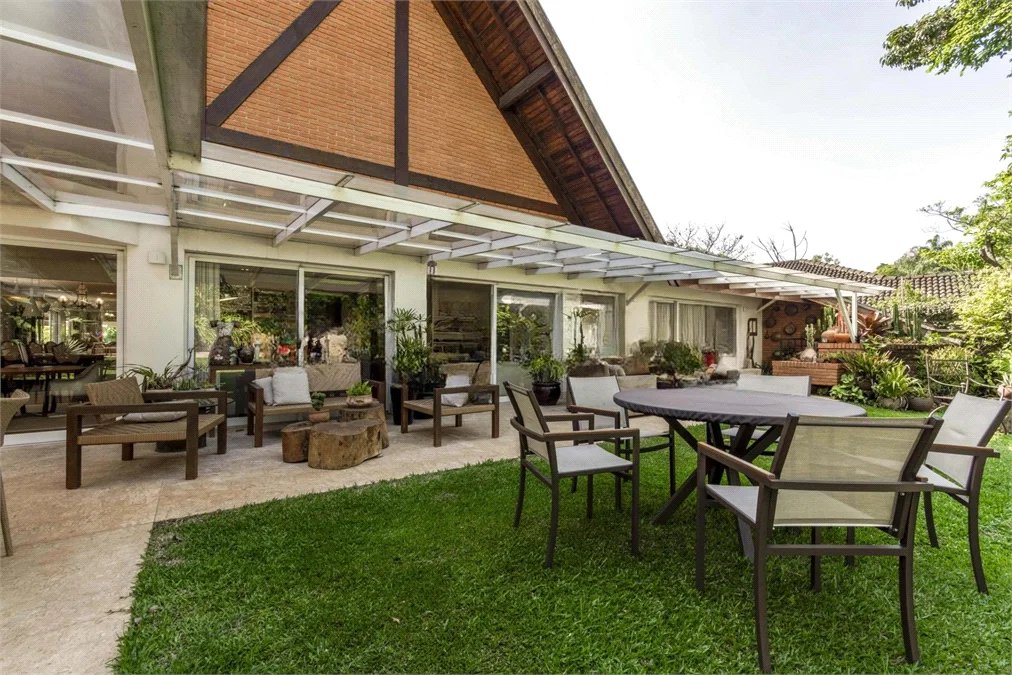 Casa de Vila à venda com 5 quartos, sendo 4 suítes, em Jardim Morumbi, São Paulo, SP