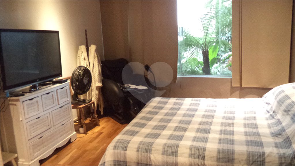 Sobrado à venda com 6 quartos, sendo 2 suítes,  em Chácara Monte Alegre, São Paulo, SP