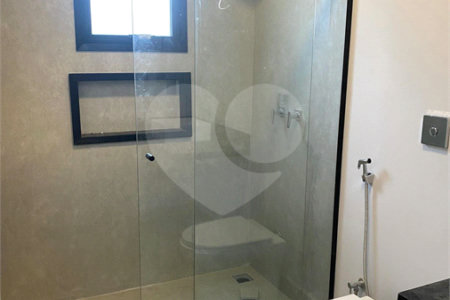 Casa à venda com 4 quartos, sendo 3 suítes, no condomínio Recanto dos Paturis, Vinhedo - SP