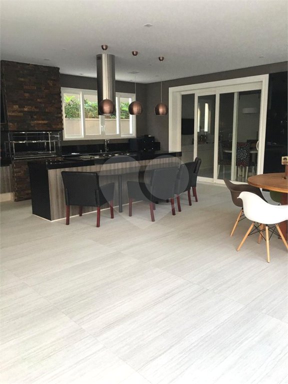 Casa à venda com 5 suítes no condomínio Residencial Tamboré 2, Santana de Parnaíba - SP