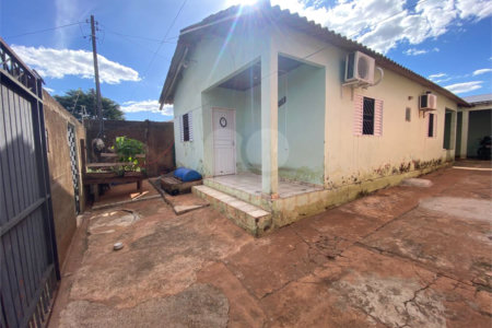 Casa à venda com 2 quartos em Residencial Ponta Porã I, Ponta Porã, MS