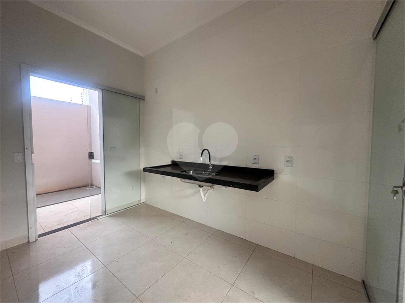 Casa à venda com 3 quartos, sendo 1 suíte,  em Ipê, Três Lagoas, MS