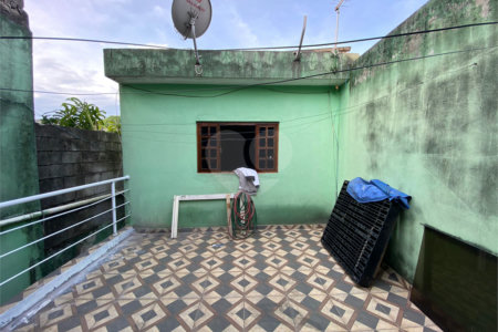 Sobrado à venda com 4 quartos em Jardim Santa Luzia de Poa, Itaquaquecetuba, SP