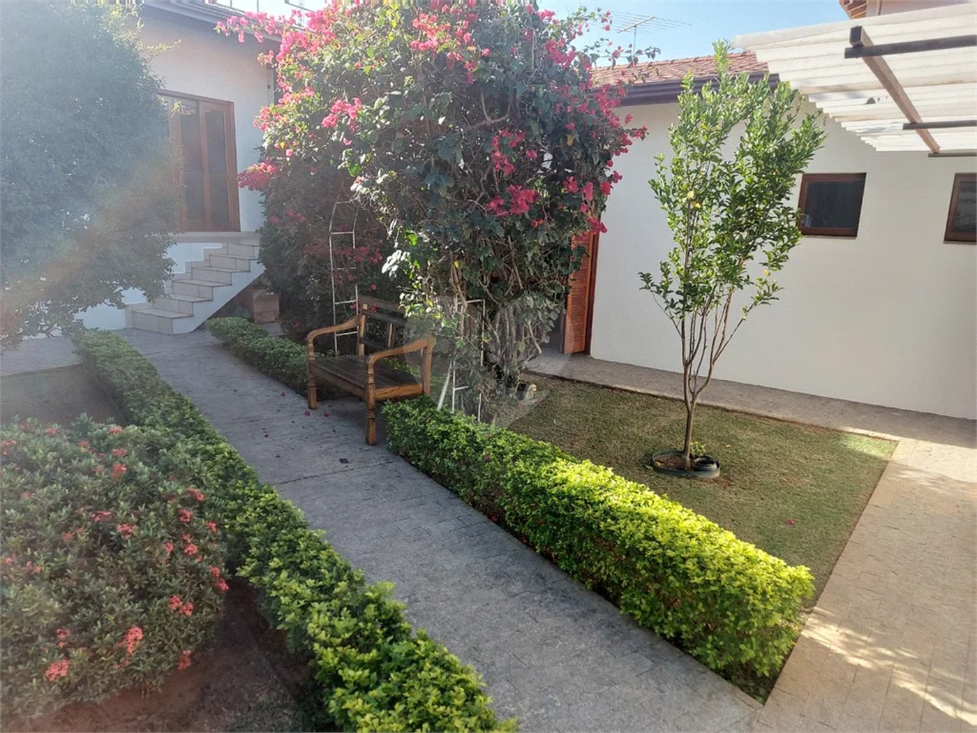 Casa à venda com 4 quartos, sendo 3 suítes, no Centro, Vinhedo, SP