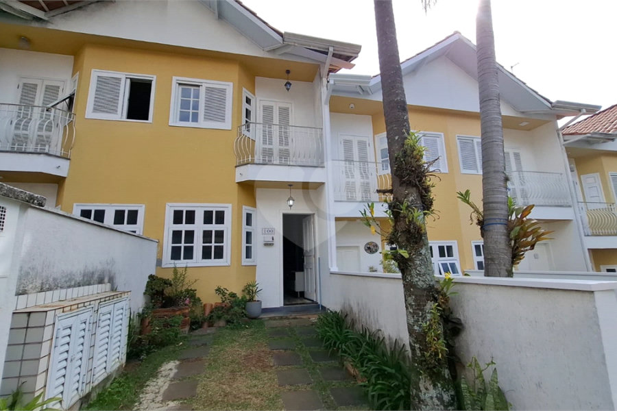 Casa à venda com 2 suítes no condomínio Village Palmas, São Paulo - SP