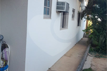 Casa à venda com 3 quartos, sendo 2 suítes, no condomínio Outeiro das Flores, Itupeva - SP