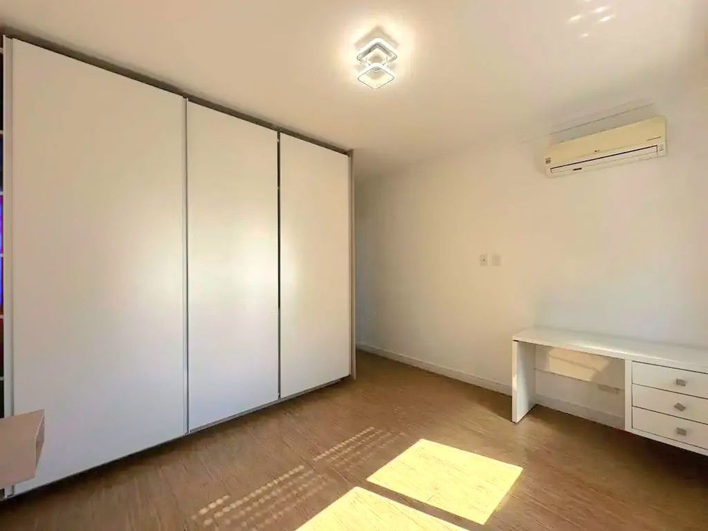 Apartamento perto da praia com 4 dormitórios à venda, 184 m² por R$ 980.000 - Gonzaga - Santos/SP