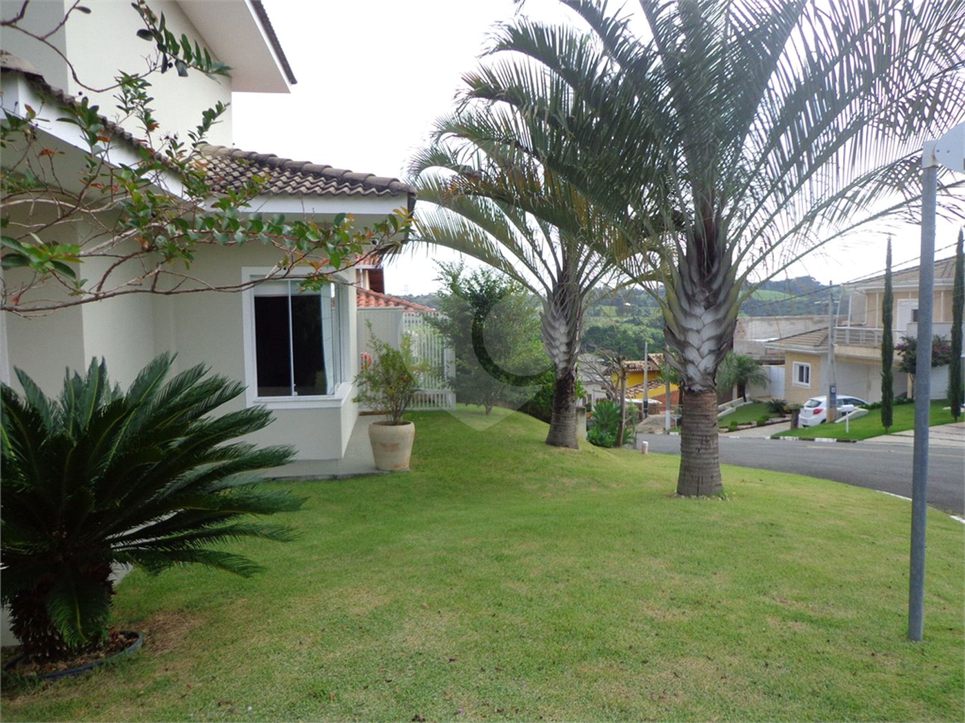Casa à venda com 3 suítes no condomínio Terras de São Francisco, Vinhedo - SP