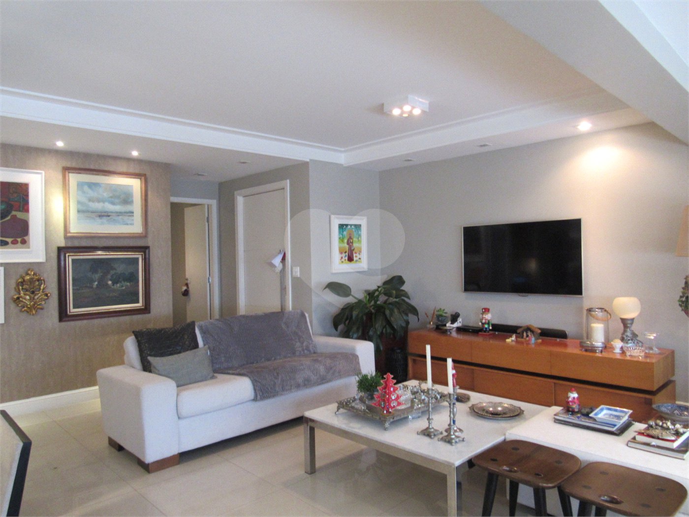 Apartamento à venda com 4 quartos, sendo 3 suítes, em Jardim Londrina, São Paulo, SP