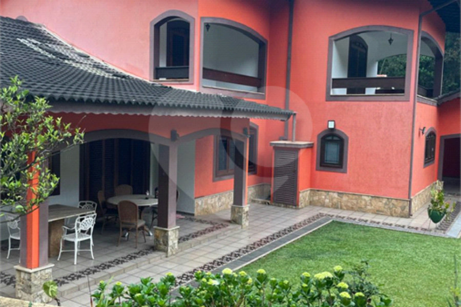 Casa à venda ou para alugar com 4 suítes no condomínio Alpes da Cantareira, Mairiporã - SP