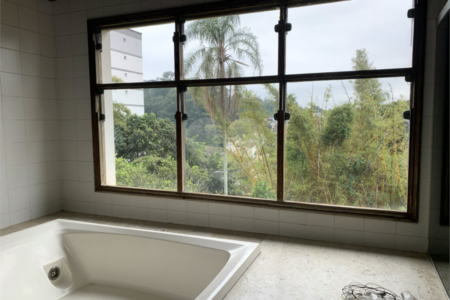 Sobrado à venda com 4 quartos, sendo 2 suítes,  em Tremembé, São Paulo, SP