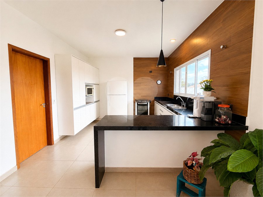 Casa à venda com 3 suítes no condomínio Via Castelli, Louveira - SP