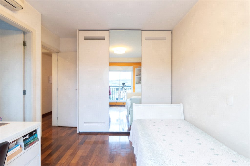Apartamento à venda com 4 quartos, sendo 2 suítes,  em Alto de Pinheiros, São Paulo, SP