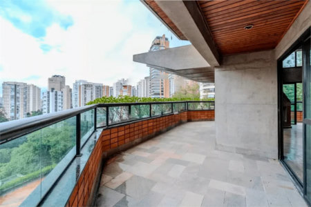 Apartamento à venda com 4 quartos, sendo 2 suítes,  em Paraíso do Morumbi, São Paulo, SP