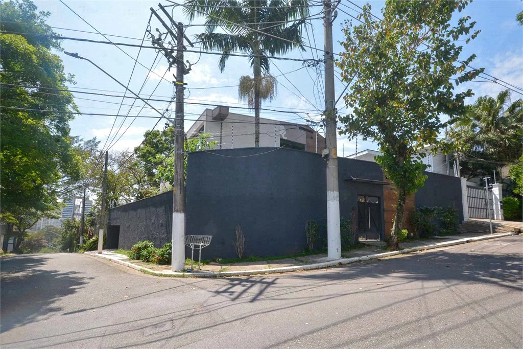 Sobrado à venda com 5 quartos, sendo 1 suíte, em Retiro Morumbi, São Paulo, SP