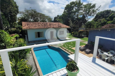 Casa à venda com 4 quartos, sendo 2 suítes, no Centro, Santa Cruz Cabrália, BA