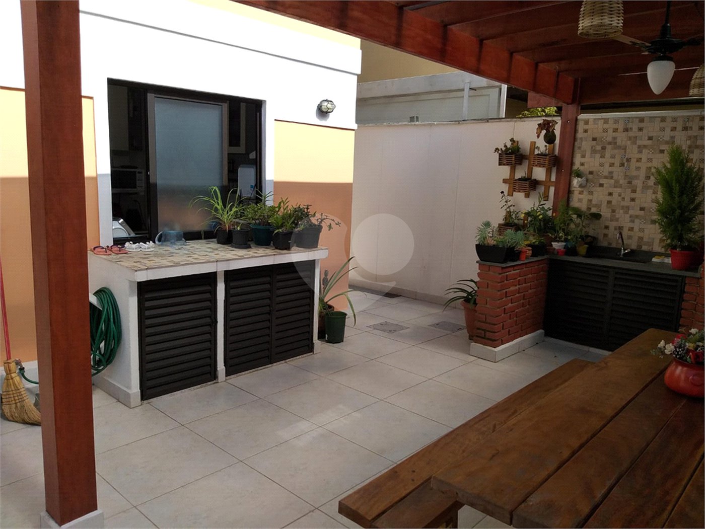 Casa à venda com 4 quartos, sendo 2 suítes, no condomínio Vila Panamericana, São Paulo - SP