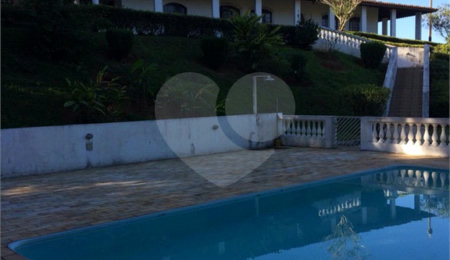 Chácara à venda com 8 quartos, sendo 3 suítes,  no Centro, Bom Jesus dos Perdões, SP