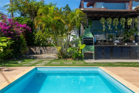 Casa à venda com 5 quartos, sendo 3 suítes, em Geribá, Armação dos Búzios, RJ
