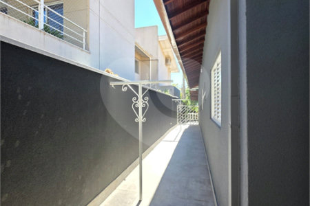 Casa à venda com 3 quartos, sendo 1 suíte, no condomínio Residencial Jardim das Palmeiras, Vinhedo - SP