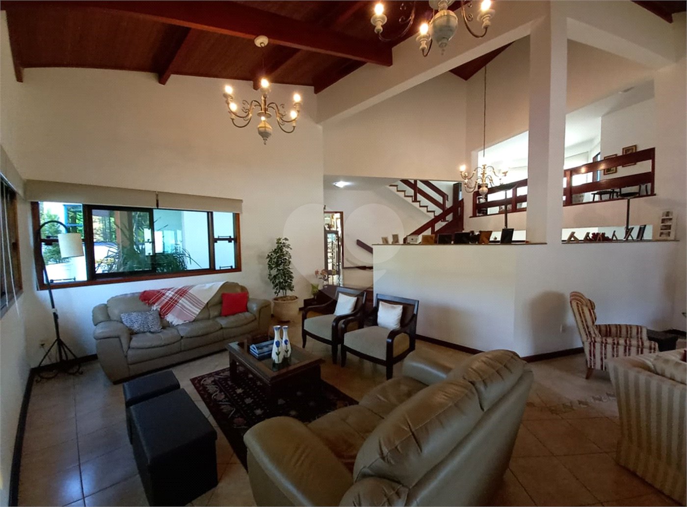 Casa à venda com 4 quartos, sendo 1 suíte, no condomínio Vale do Itamaracá, Valinhos - SP