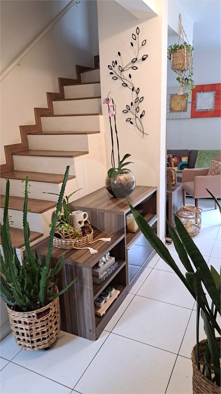 Casa à venda com 3 quartos, sendo 1 suíte,  no condomínio Moradas do Horto, São Paulo - SP