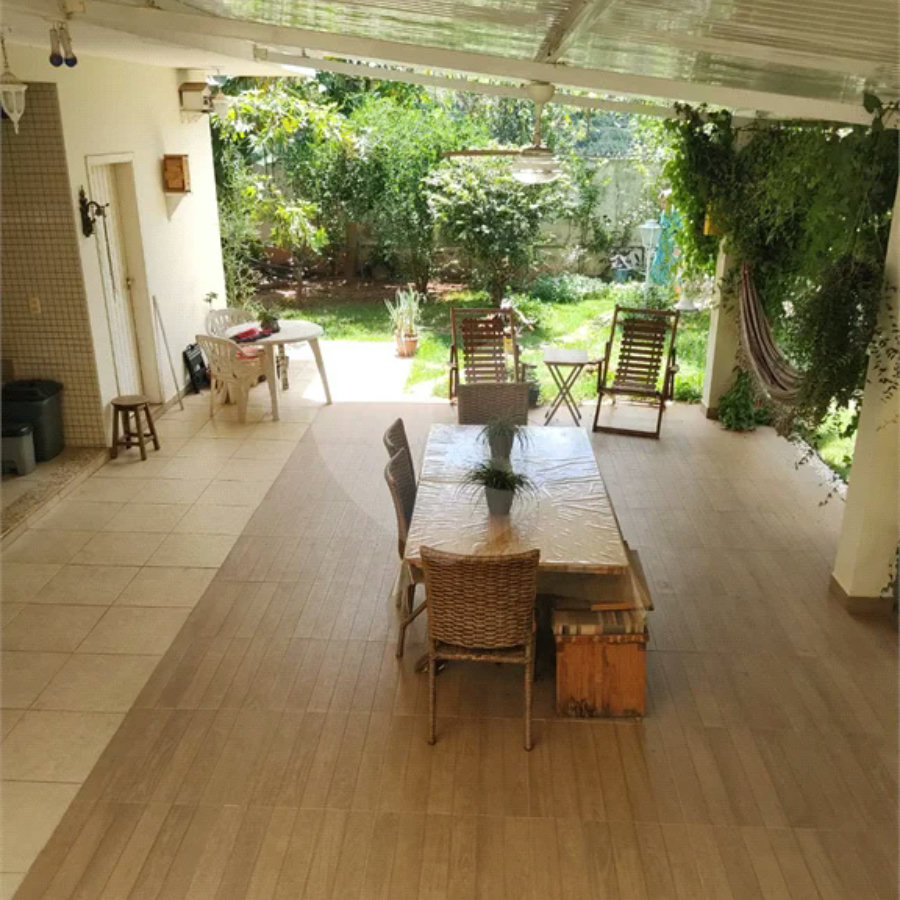Casa à venda com 3 quartos, sendo 1 suíte, no condomínio Picollo Villaggio, Louveira - SP