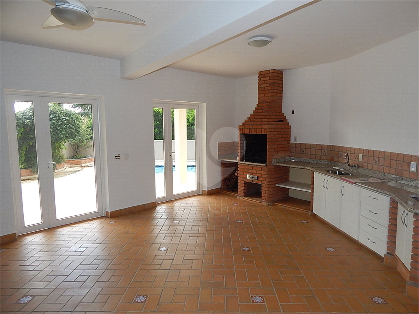 Casa à venda com 3 quartos, sendo 1 suíte, no condomínio Alpes de Vinhedo, Vinhedo - SP