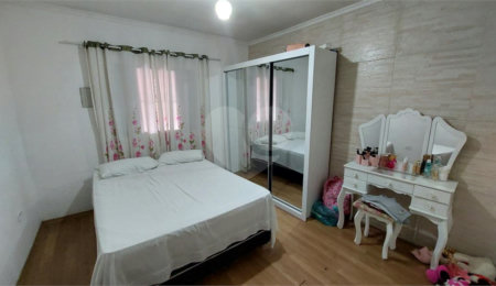 Casa à venda com 3 quartos, sendo 1 suíte,  em Vila Nivi, São Paulo, SP