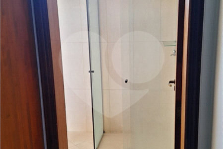 Sobrado para alugar com 4 quartos, sendo 3 suítes, em Vila Nivi, São Paulo, SP