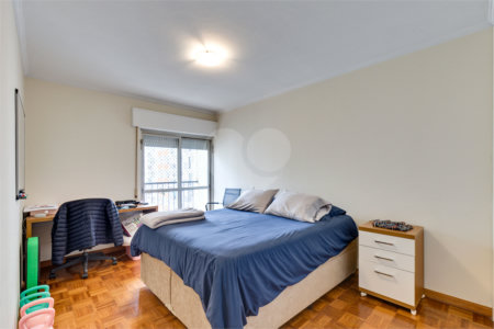 Apartamento à venda com 3 quartos, sendo 2 suítes, em Moema, São Paulo, SP