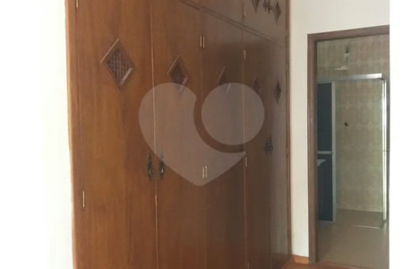 Casa à venda com 4 quartos, sendo 1 suíte,  no Centro, Vinhedo, SP