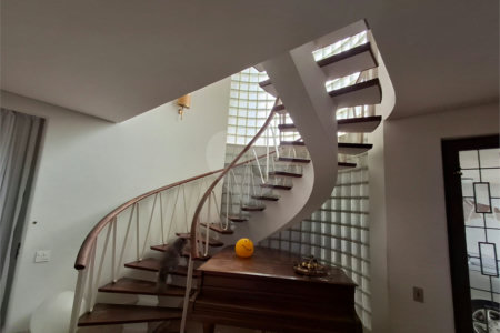 Sobrado à venda com 4 quartos, sendo 2 suítes, em Pinheiros, São Paulo, SP