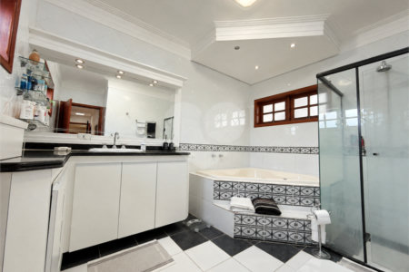 Casa à venda com 5 suítes no condomínio Parque Village Castelo, Itu - SP