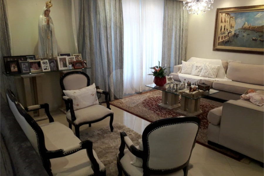 Sobrado à venda com 4 quartos, sendo 1 suíte, em Tremembé, São Paulo, SP