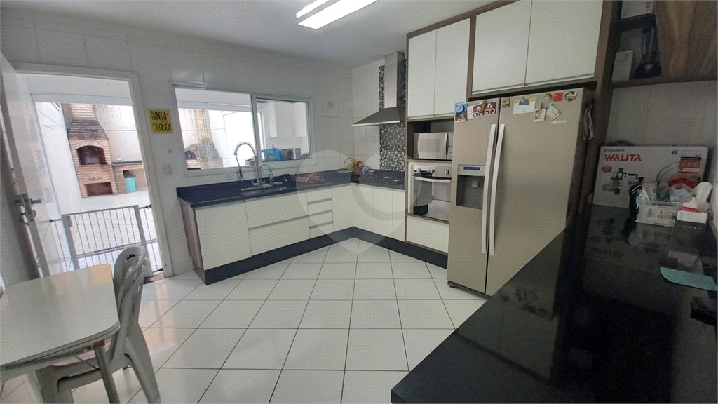 Sobrado à venda com 3 suítes em Vila Nivi, São Paulo, SP